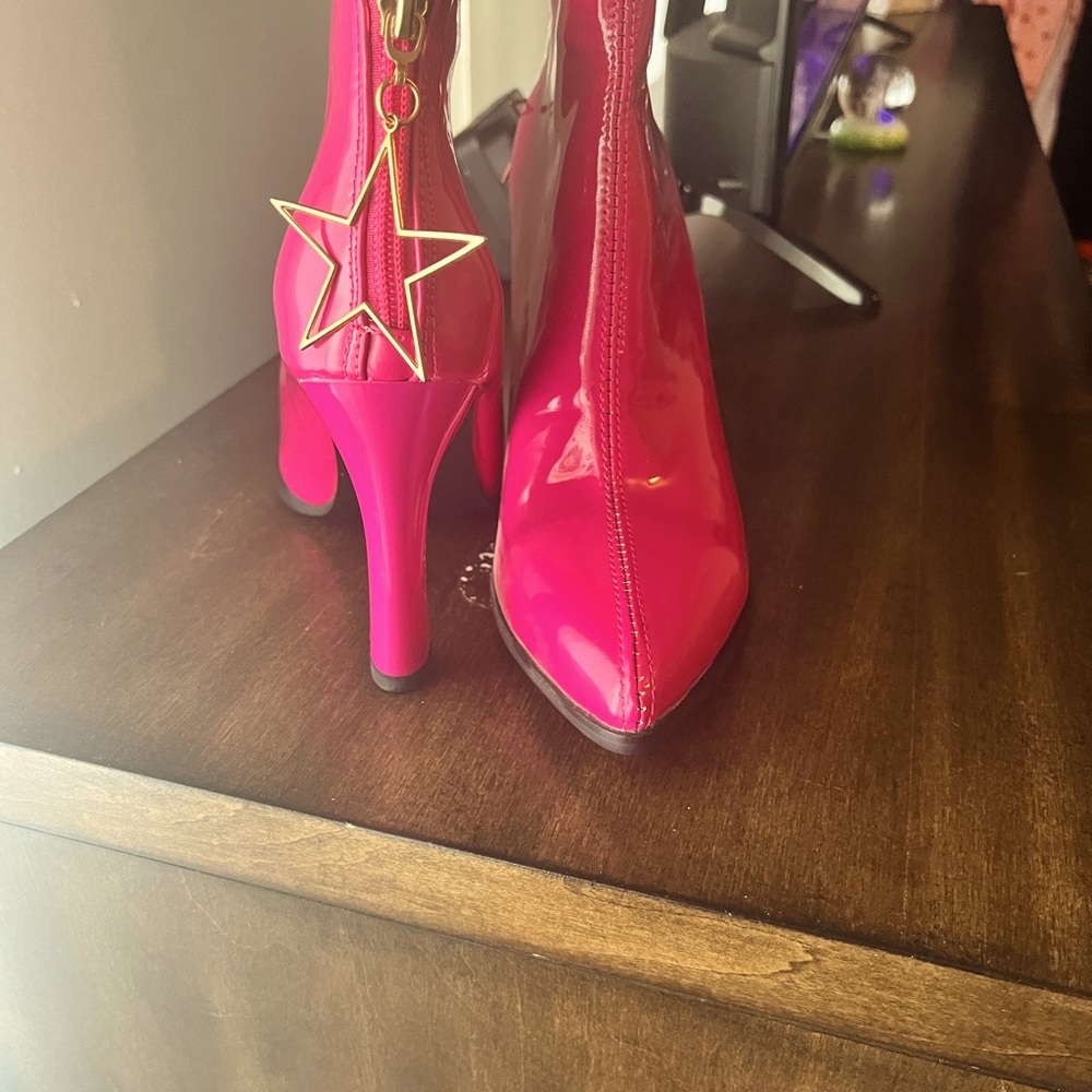 Women’s booties, size 8, new